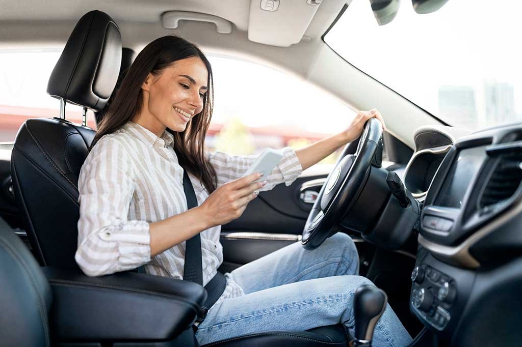 Why-You-Should-Ignore-Your-Phone-While-Driving.jpg